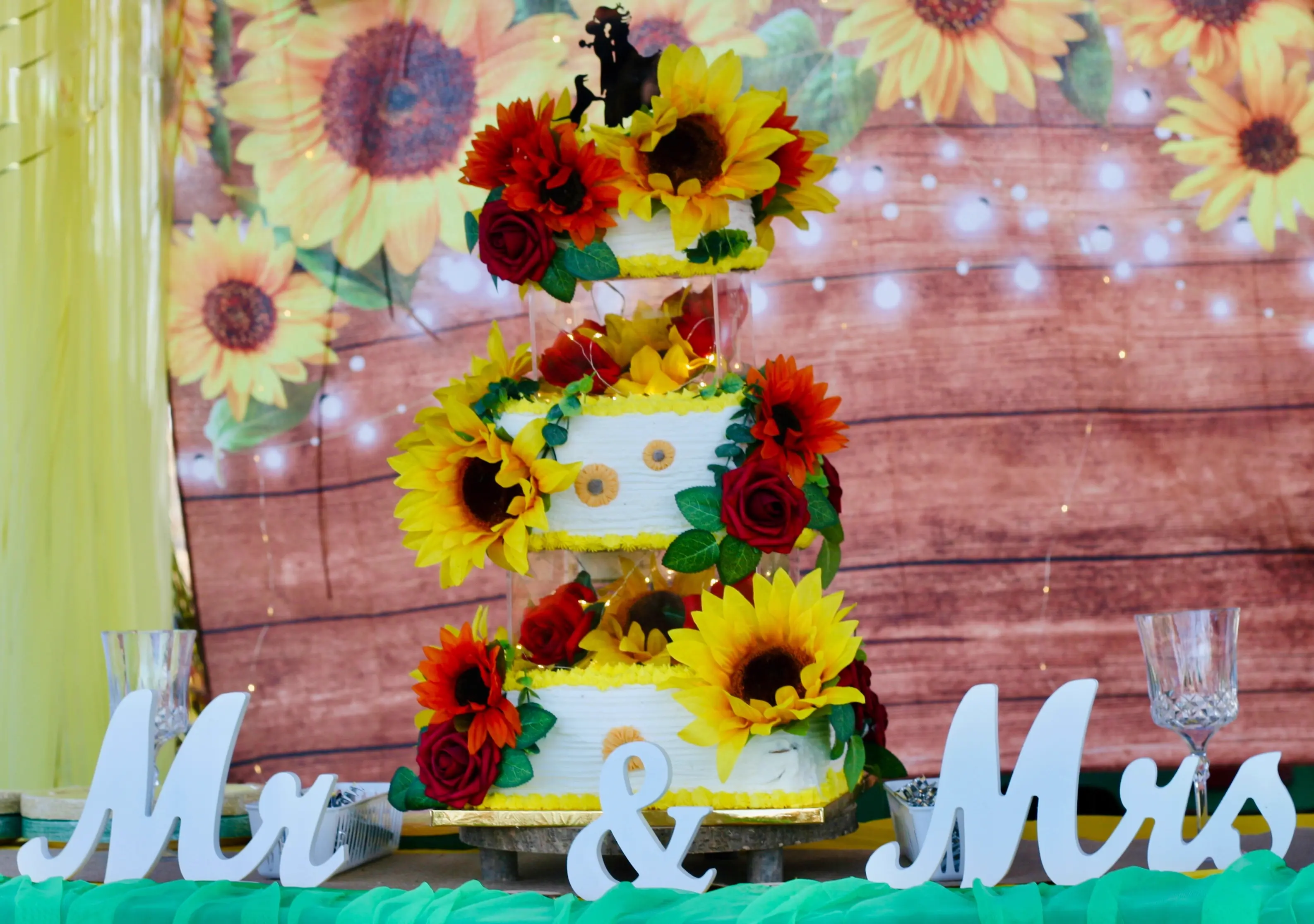 Beautiful Sunflower Wedding Cake